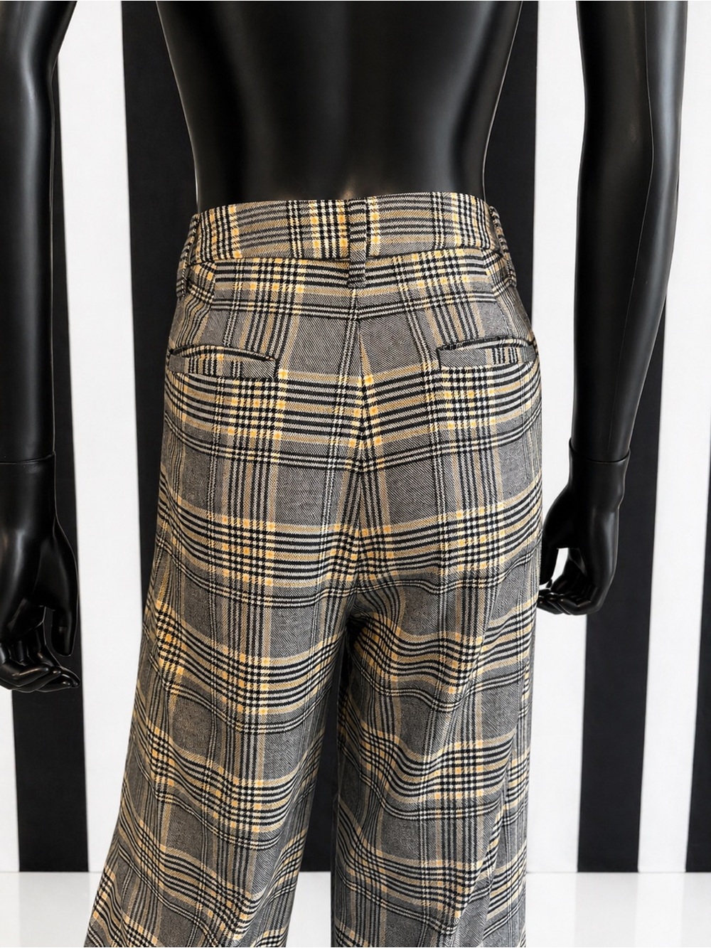Banana Republic Plaid Cropped Wide-Leg Trousers in Tan and Gray - Picture 4 of 6